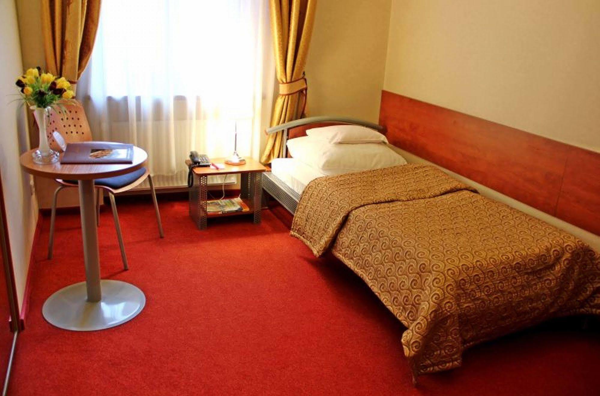 Hotel Europa Kalisz Exterior foto